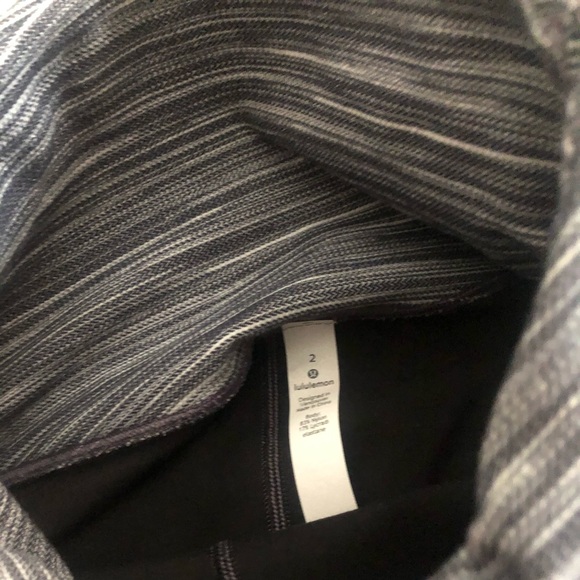 Lululemon Align crop 21’ cross waist - Picture 4 of 8